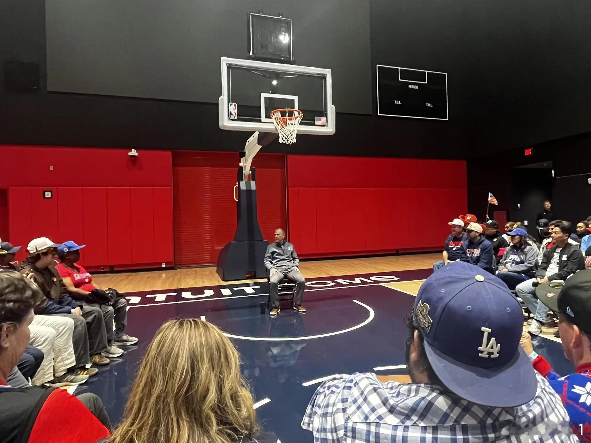 弗兰克与球迷见面，解释球队为什么这么烂洛杉矶快船