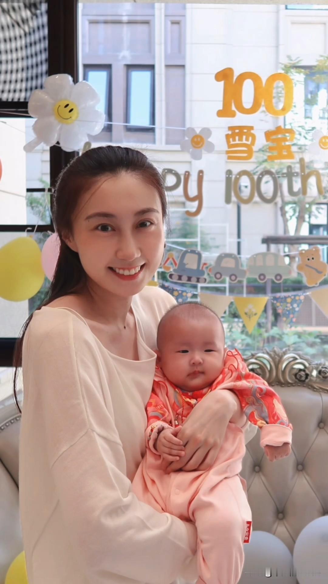 12月27日，水亦诗更新生活vlog，并配文“成为妈妈的2025年画面结算”。