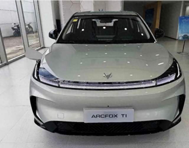 巨实用的6万级纯电车，极狐贝塔T1家用代步全能优选