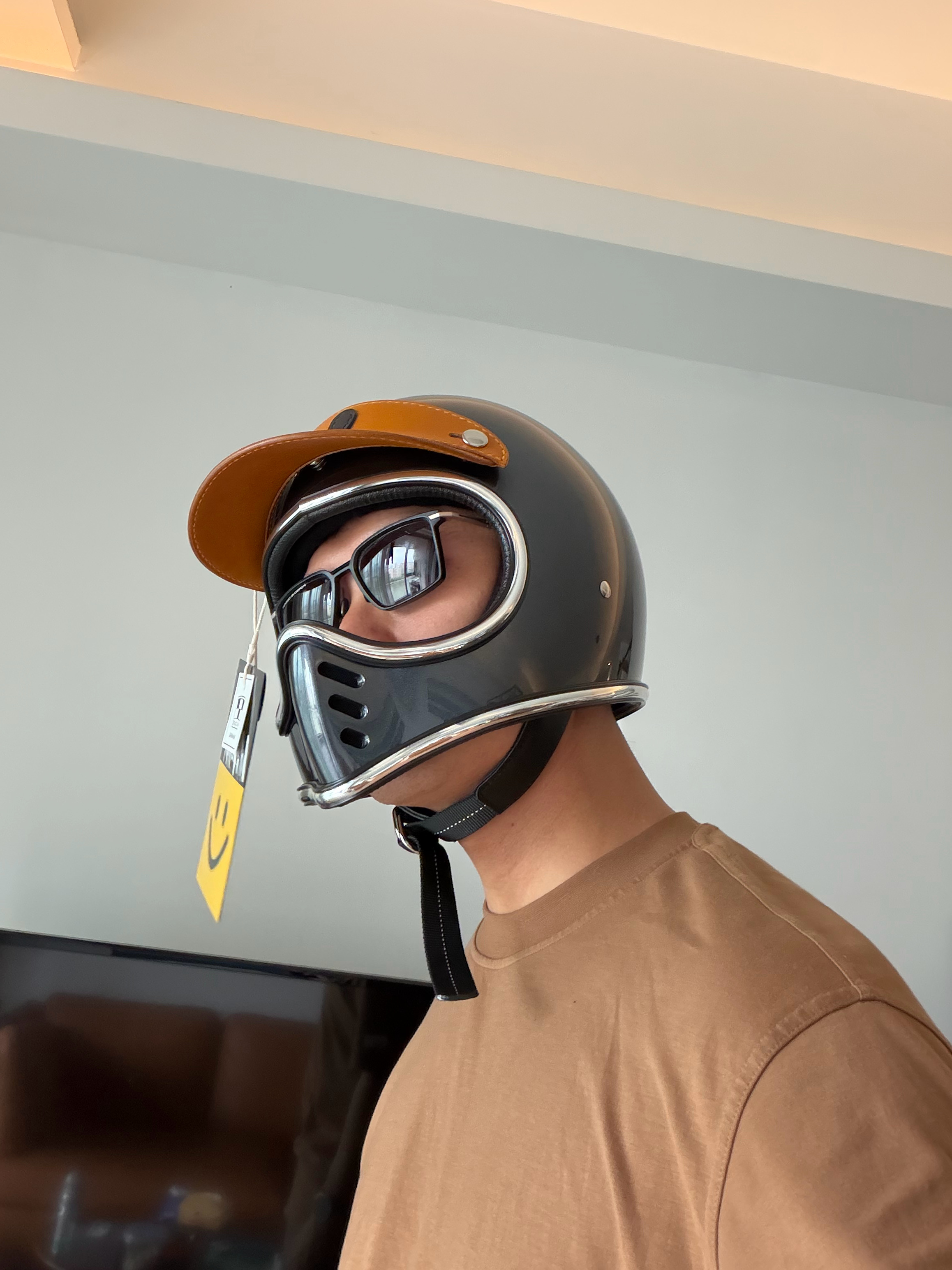 买了个新头盔 580，帽檐 688