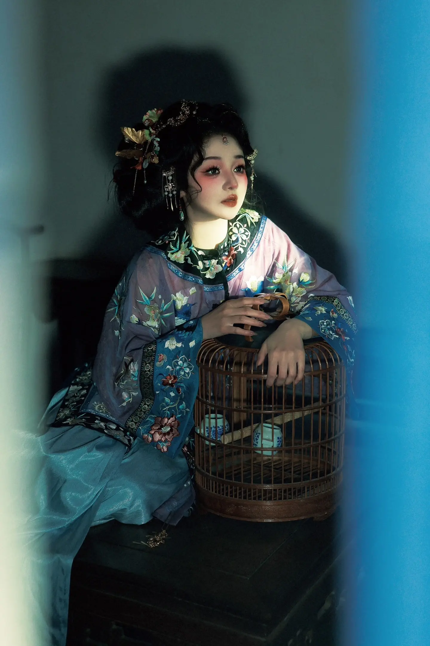 逃得出吗，这四方囚牢。摄/后：我 出镜