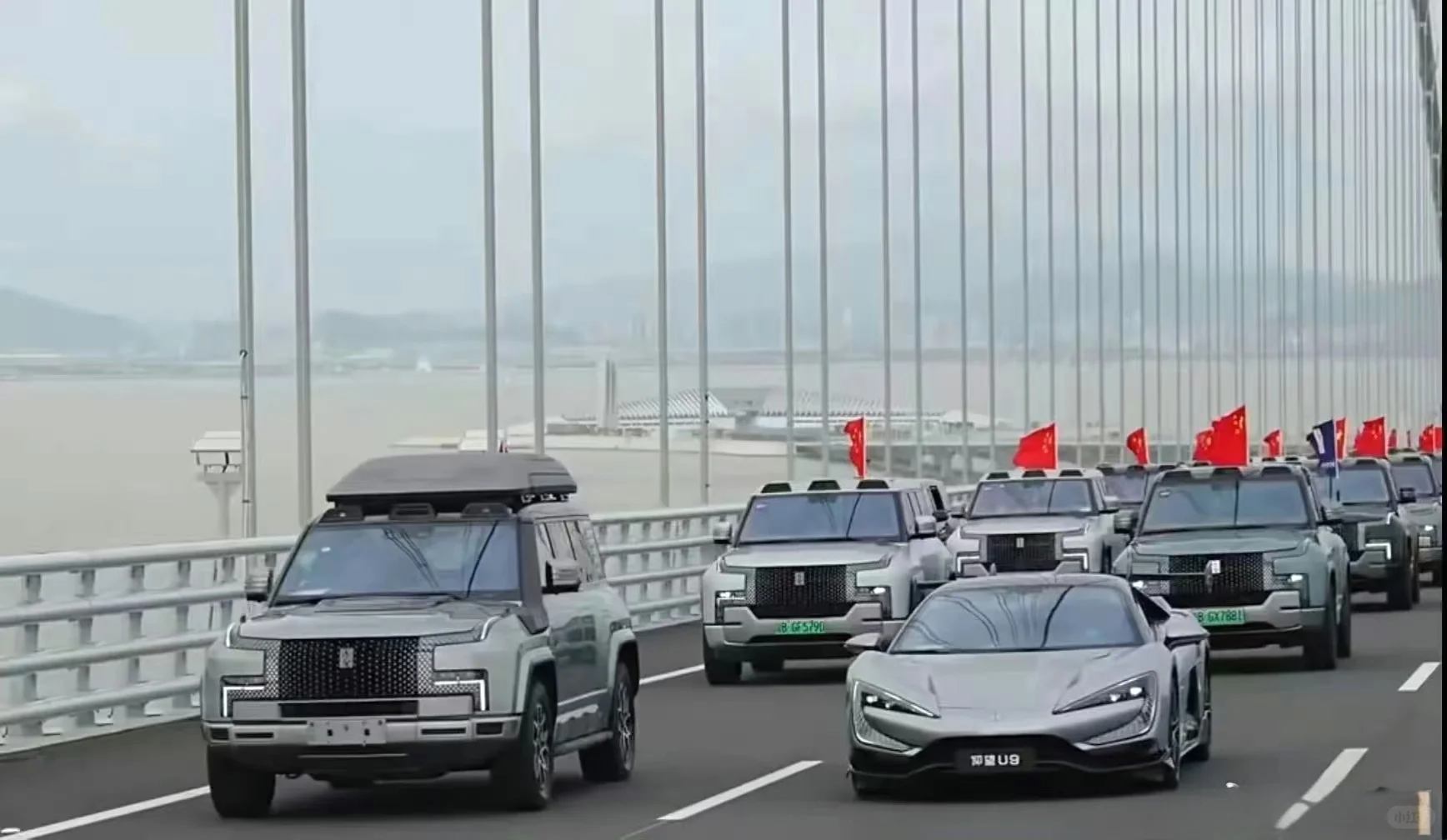 厉害了比亚迪， 深中通道开通当天，130辆仰望汽车倾巢而出其中不乏一些...