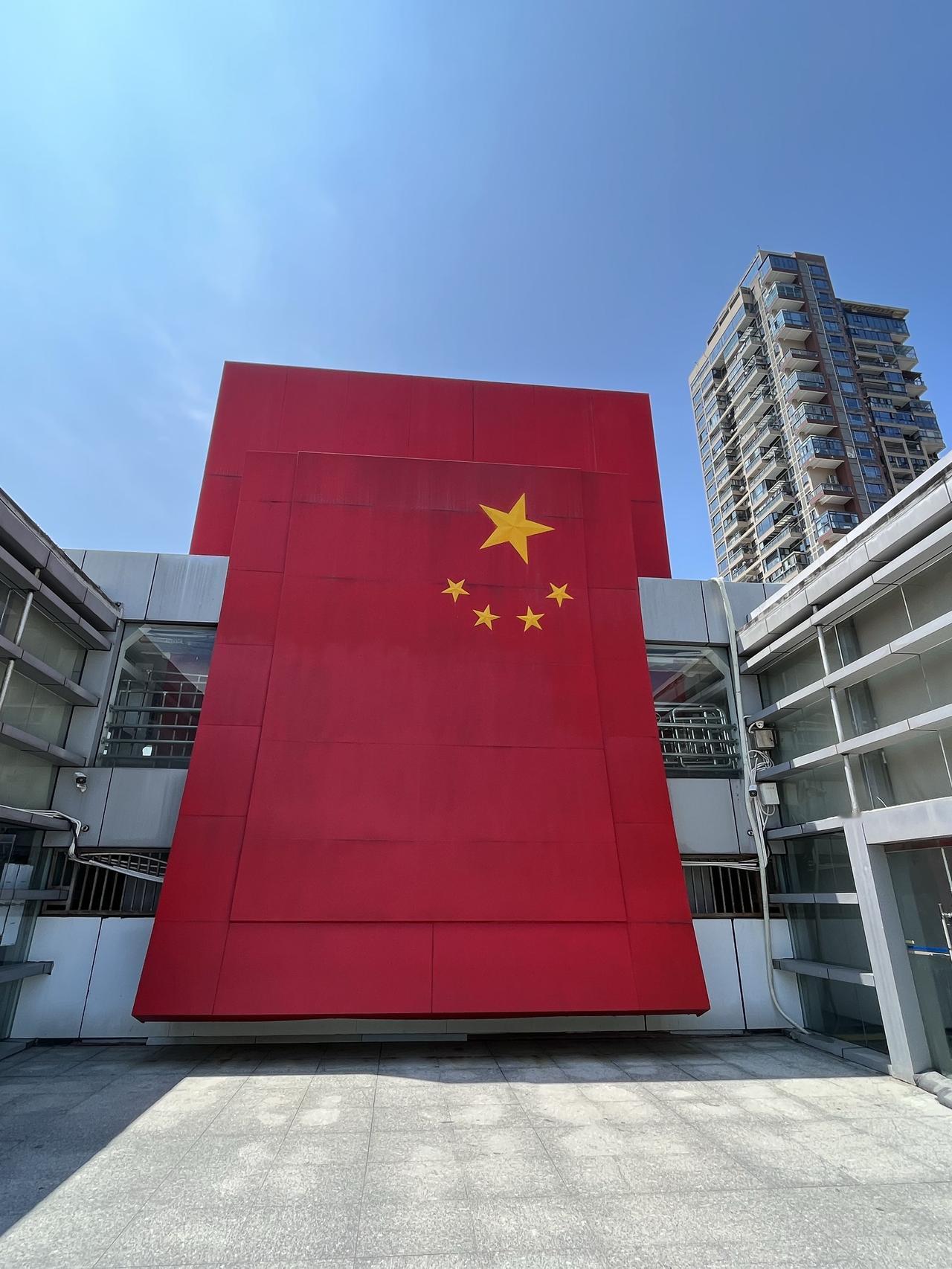 五一假期后的中英街，人少的感觉太舒服啦！之前五一期间，盐田把传统戏曲搬进中英街，