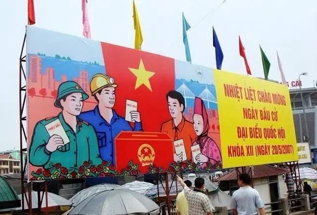 权力稍松一寸，经济便进一丈。越南革新开放的四十年，没有纠结于意识形态的空洞争论，