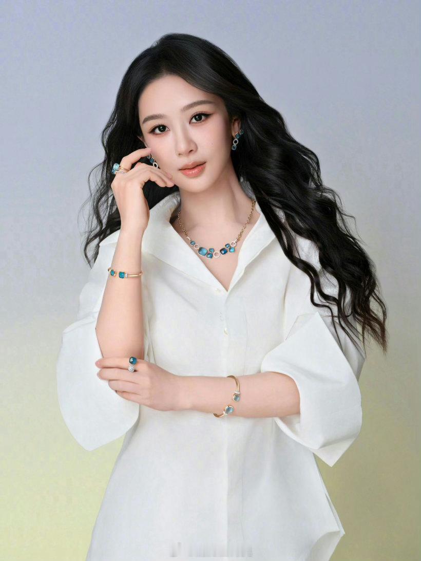 宝曼兰朵全球品牌代言人杨紫宝曼兰朵全球品牌代言人杨紫 亚洲首位女性全球代言人 