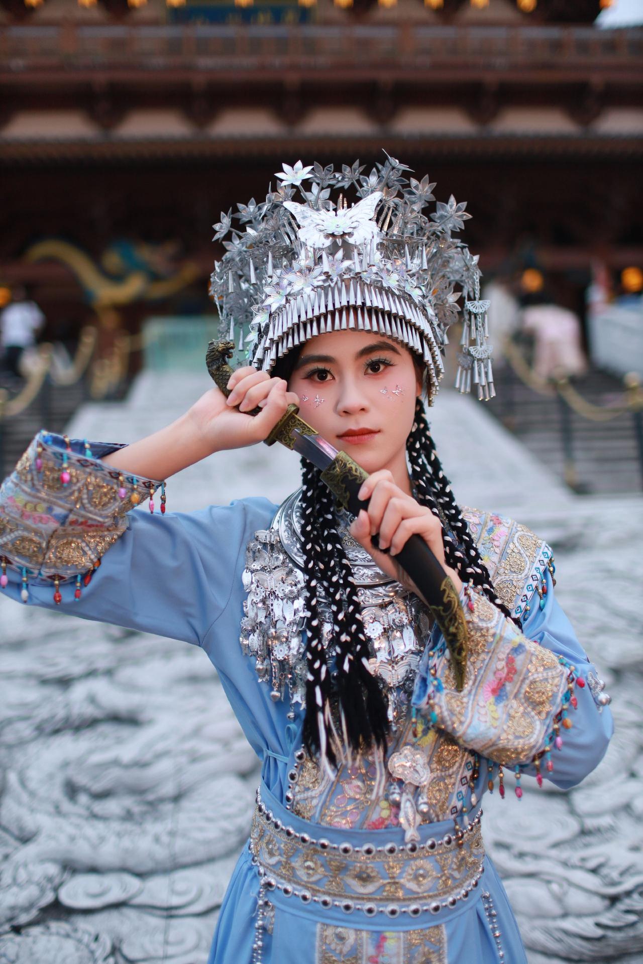 苗族妆造体验 少数民族服饰 不一样的苗服体验 凤凰古城苗族服饰 秀出你的民族范儿