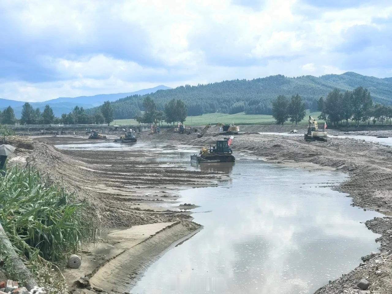 多方聚力驰援清原携手重建家园 中交路建抚顺经营中心：火速驰援清原县灾后重建一线。