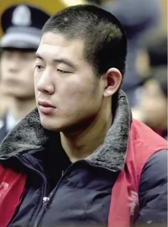 2006年退伍军人摆摊谋生，意外持刀将城管刺死被判处死刑，在法庭上，他辩护律师的