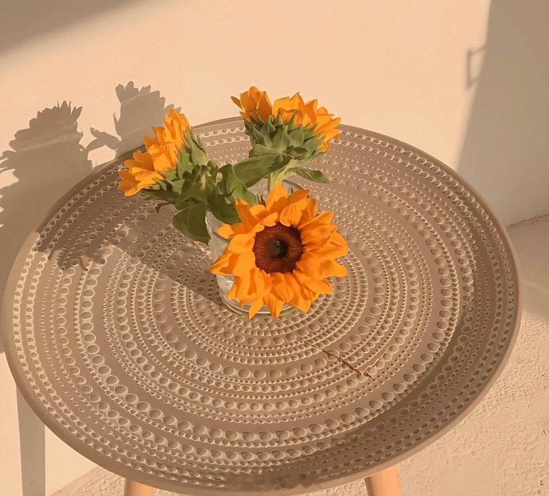 女人最容易高估的两件事情：一是自己的美貌，二是男人的感情；男人最容易高估的两件事