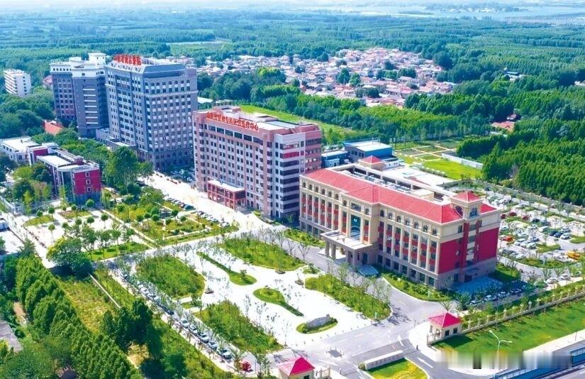 济宁医学院有望添加一所直属附属医院。
   4月20日济宁医学院发布中共济宁医学