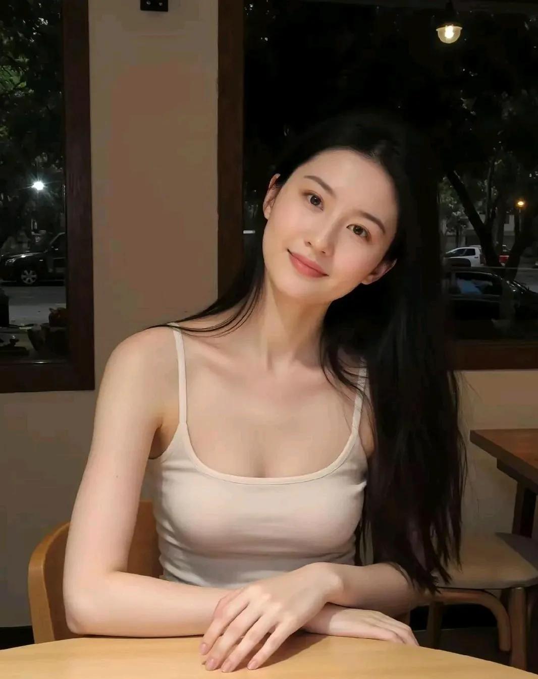 夜晚咖啡馆的温柔时光，静享美好时光。