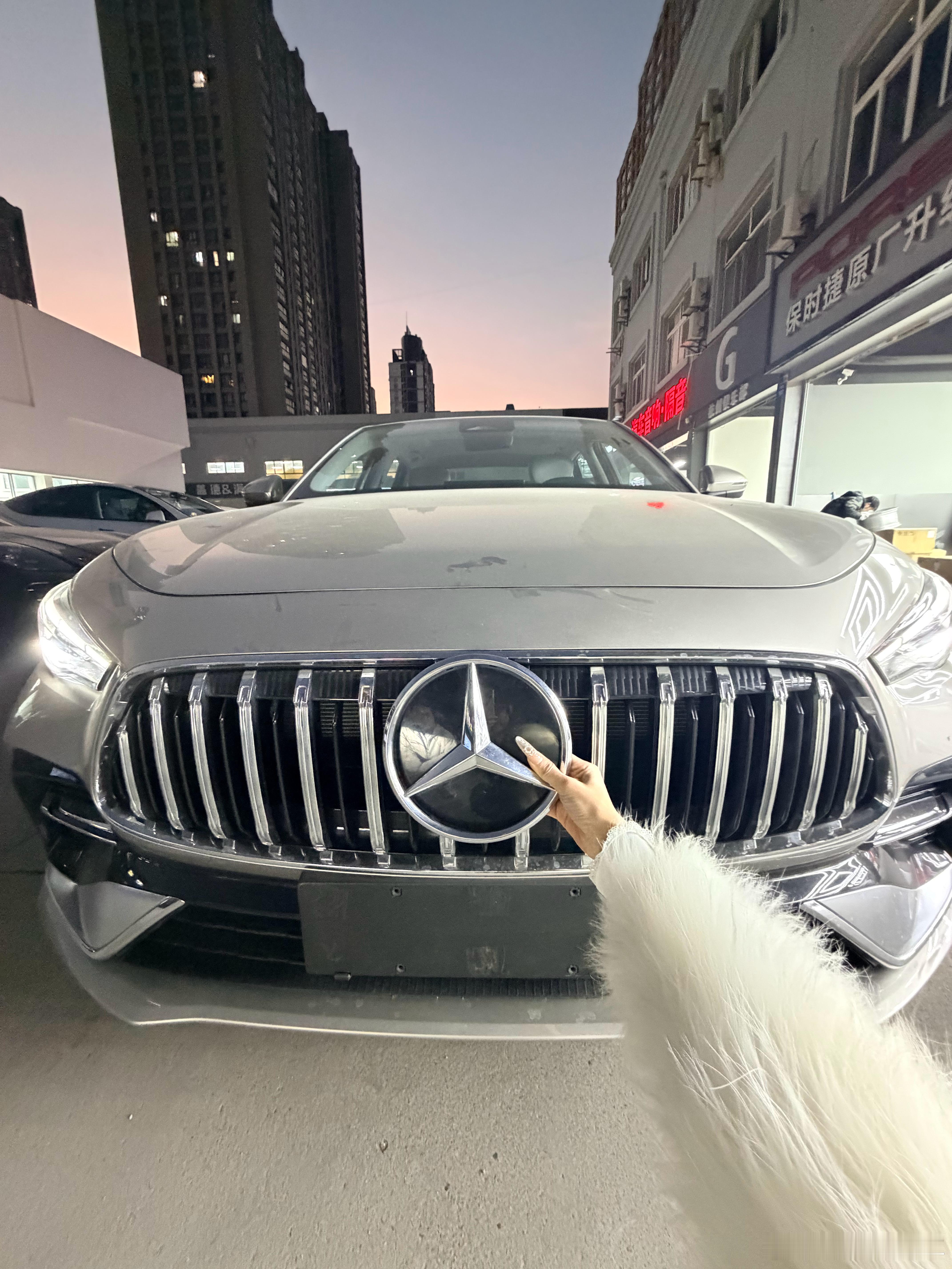 直了三十年的腰 终于断了 我开大奔利