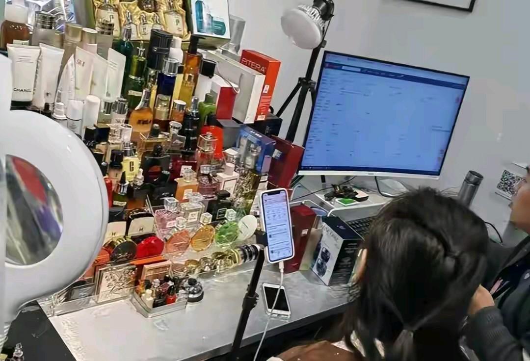 几乎全是假货！利润高达2400%，为何消费者还前赴后继争相购买？

前几天我刷短