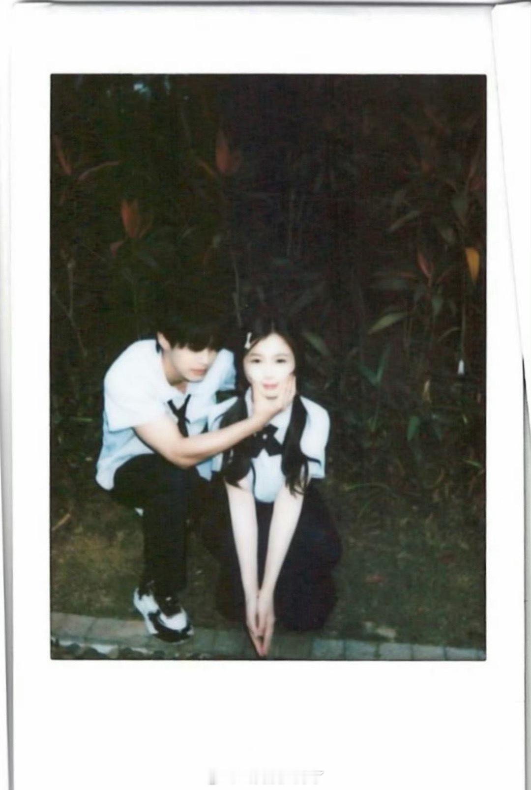 虞书欣、何与《双轨》还有售后啊，校服拍立得。来看看 