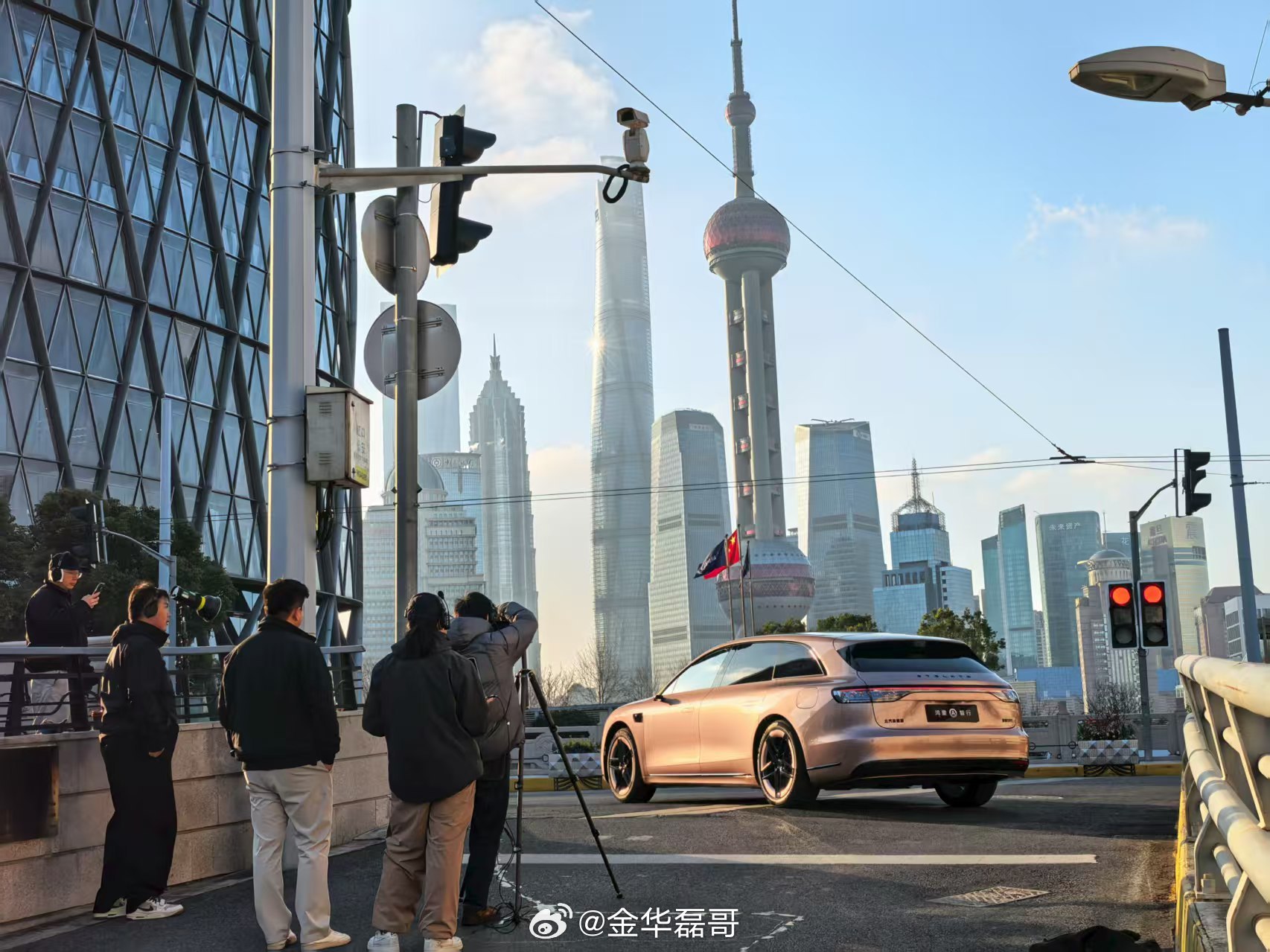 享界S9T粉色实车曝光朋友问我最近有没有哪台车让我看了就想买，我立马想到了这段时