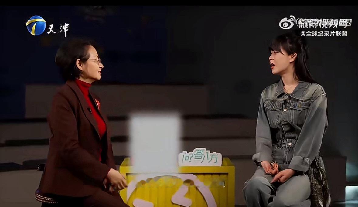 摸腿事件脱口秀女演员一年还没走出来没走出来就继续走