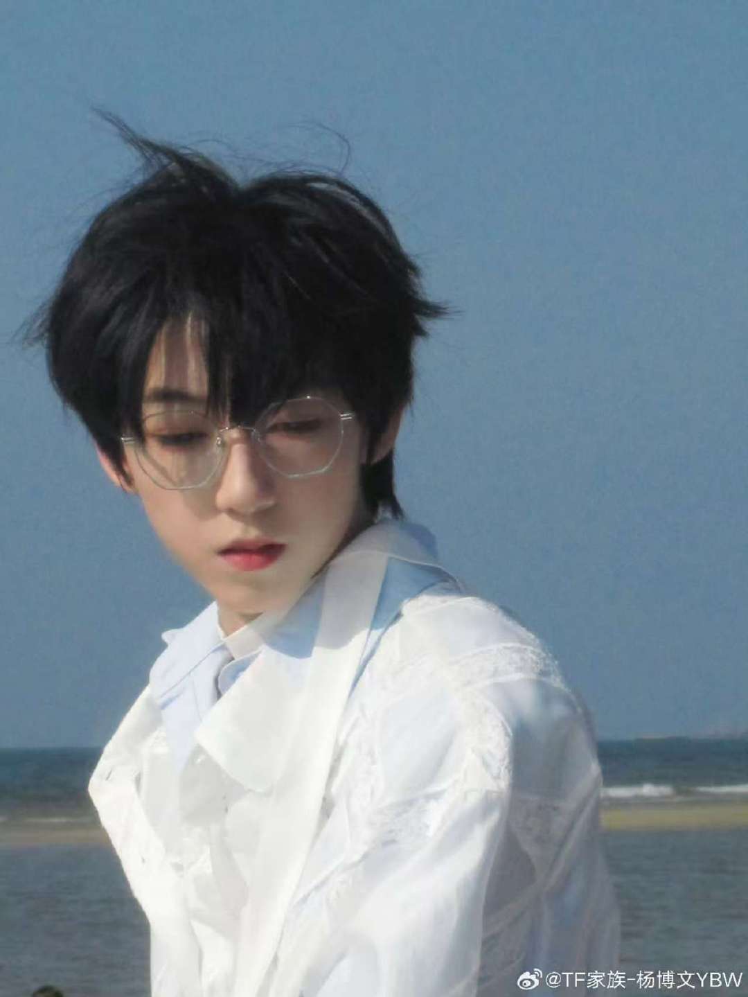 杨博文细框眼镜杨博文细框眼镜斯文感 谁懂！这个细框眼镜绝了！ 