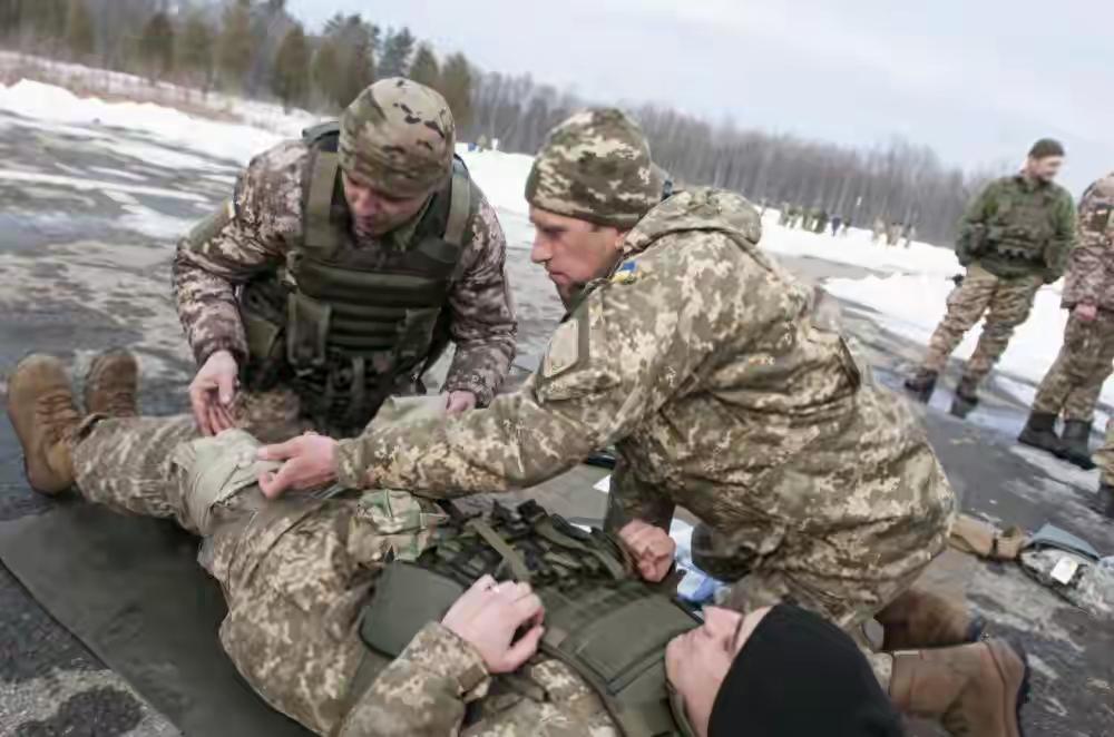 校阵亡！乌克兰壮丁奋起反抗，大战征兵队，宁死不当炮灰