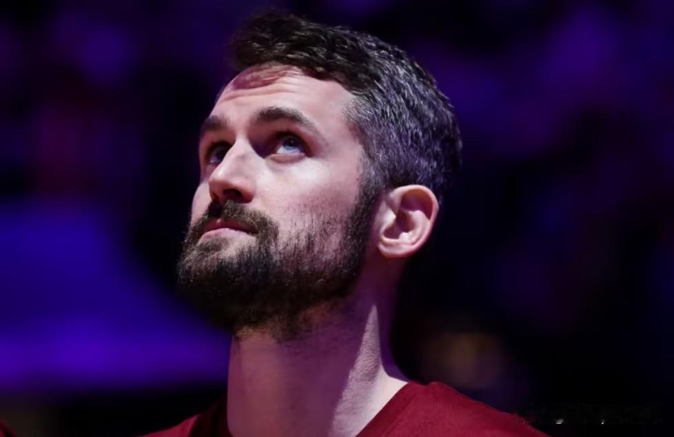 据名记JakeFischer报道，虽然爵士方面有意让乐福回归，但后者希望可以加盟