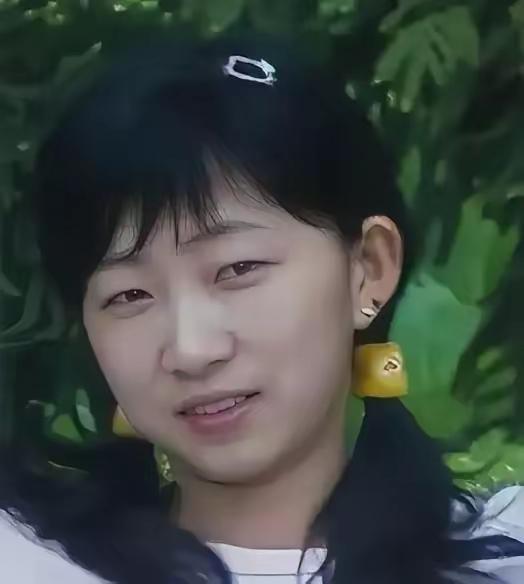 1968年，林碧春在18岁时远嫁47岁非洲总统，成为王妃，婚后备受宠爱。但生下两