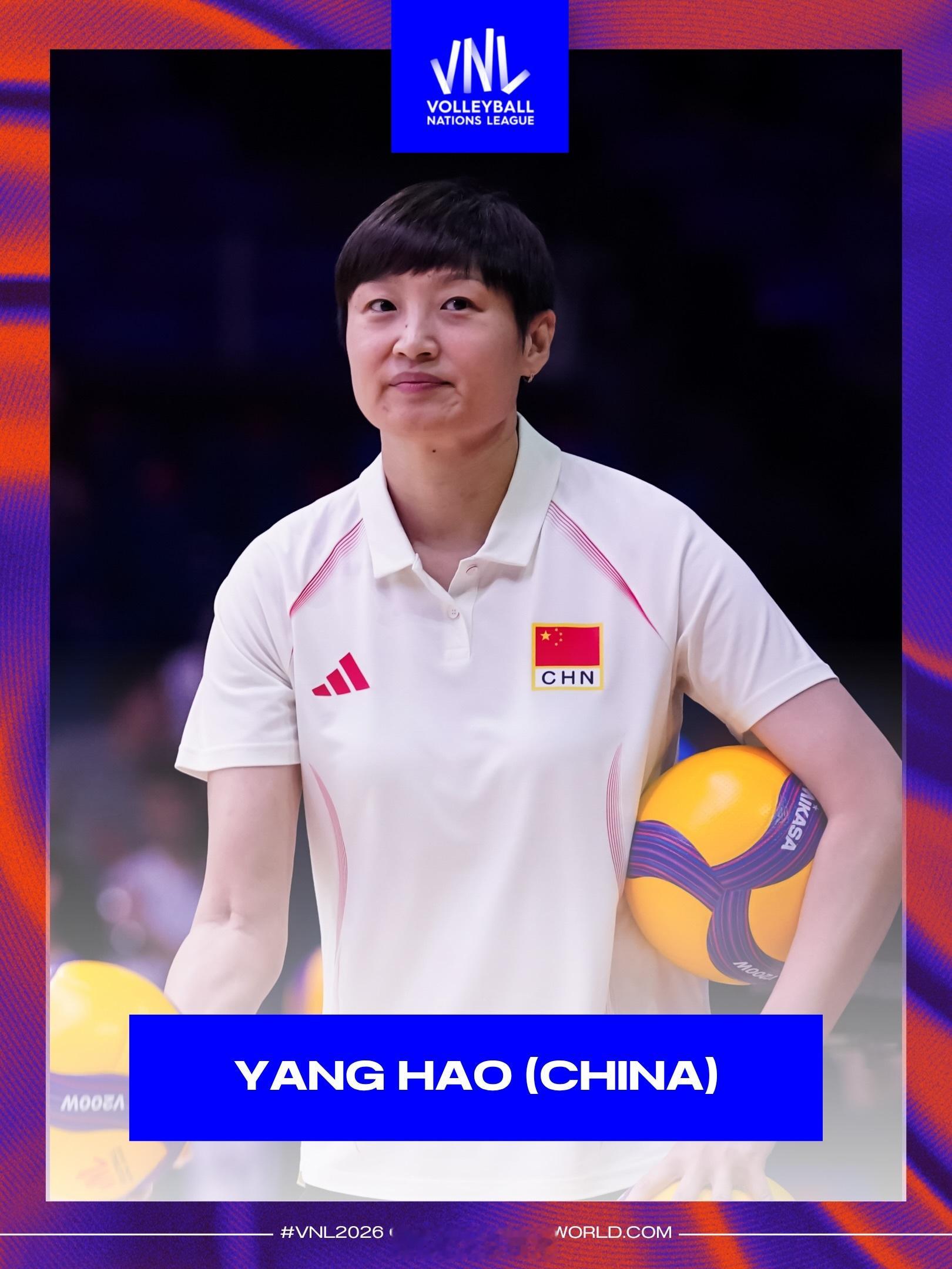 国际排联：“1️⃣3️⃣位女性教练组成员。上周，随着世界女排联赛（VNL）拉开帷