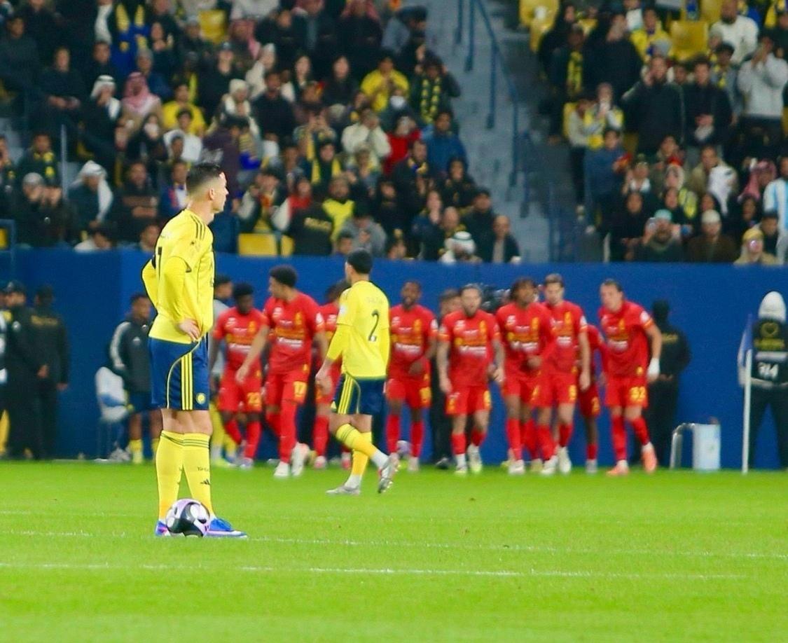 C罗打进了个人2026年的首球，不出意外又是一粒点球，真就是“一点一点”的接近职