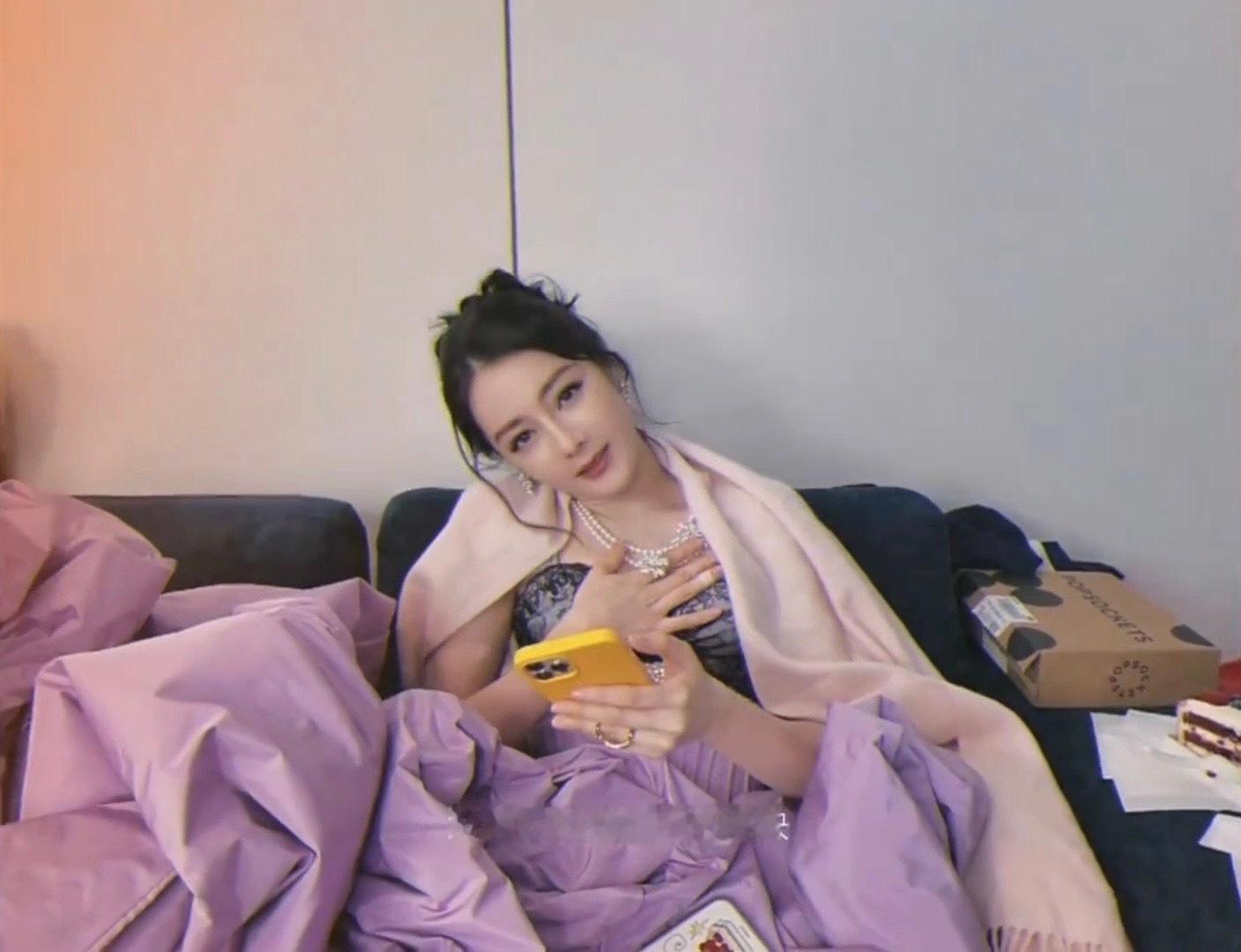 迪丽热巴 我瘦下来很快现在迪丽热巴就很好看呀，也没有胖多少，减肥适度即可，过度减