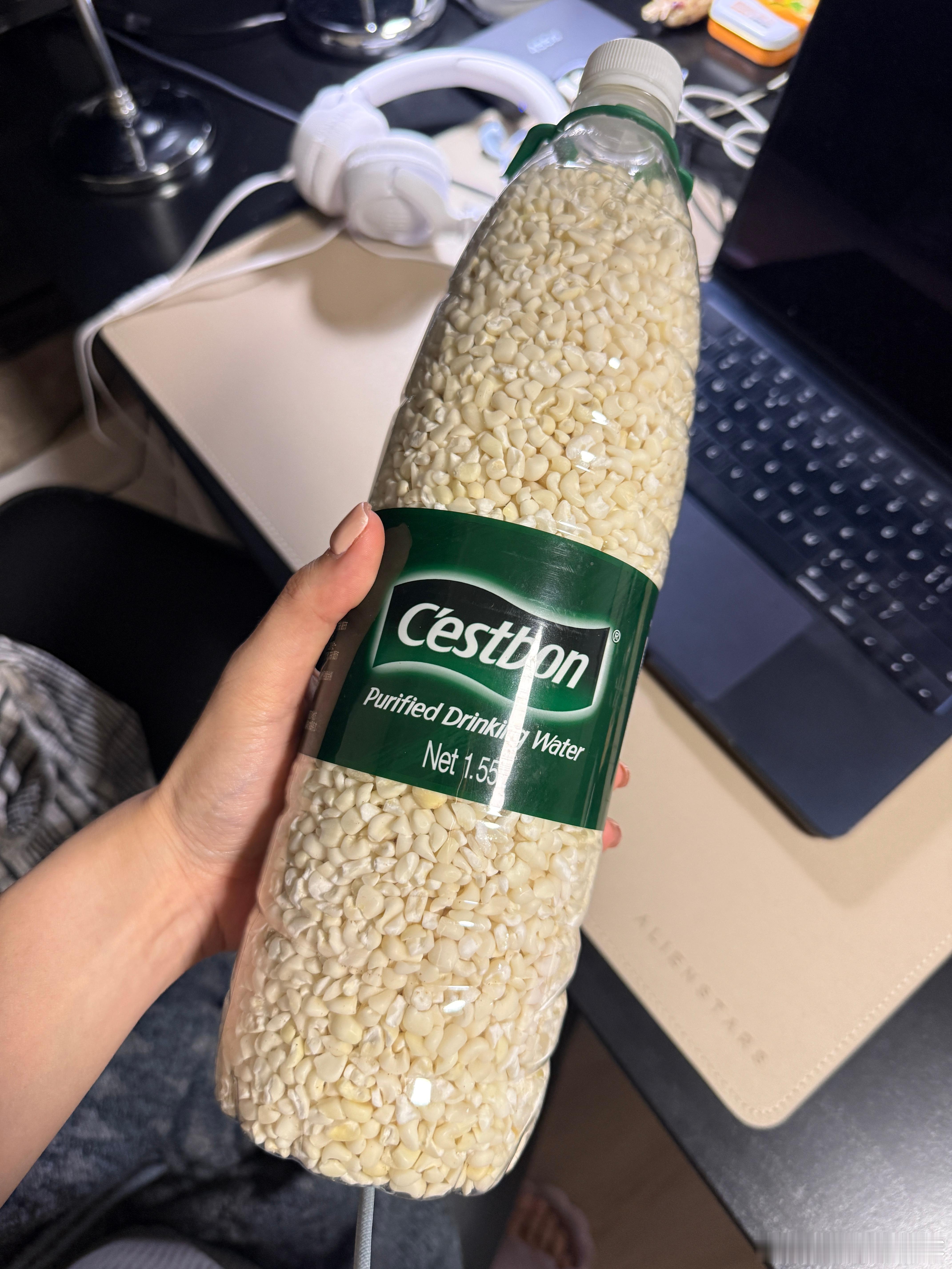 只有广西人才知道爸爸来带了这么一大桶玉米的含！金！量！ 