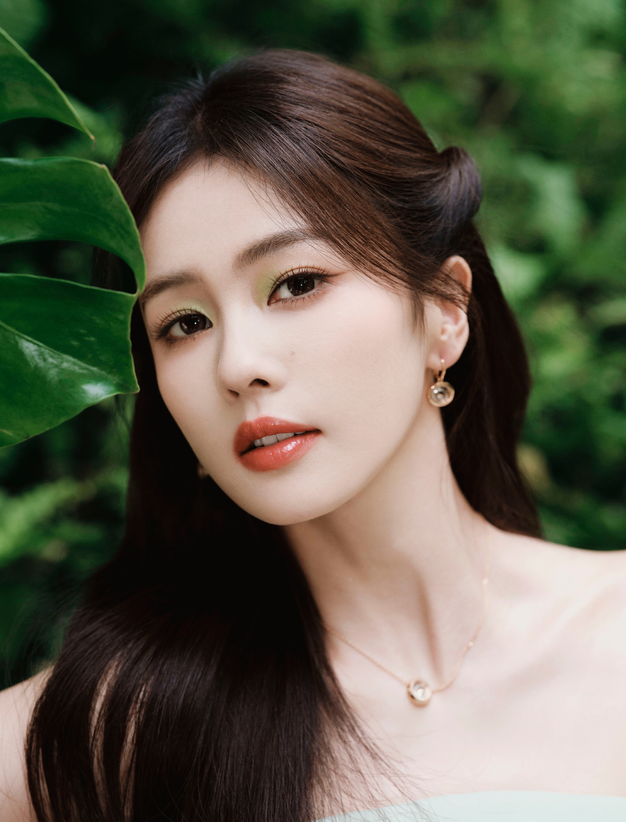 白鹿绿意盈盈：澄然有度，恣意永存。白鹿