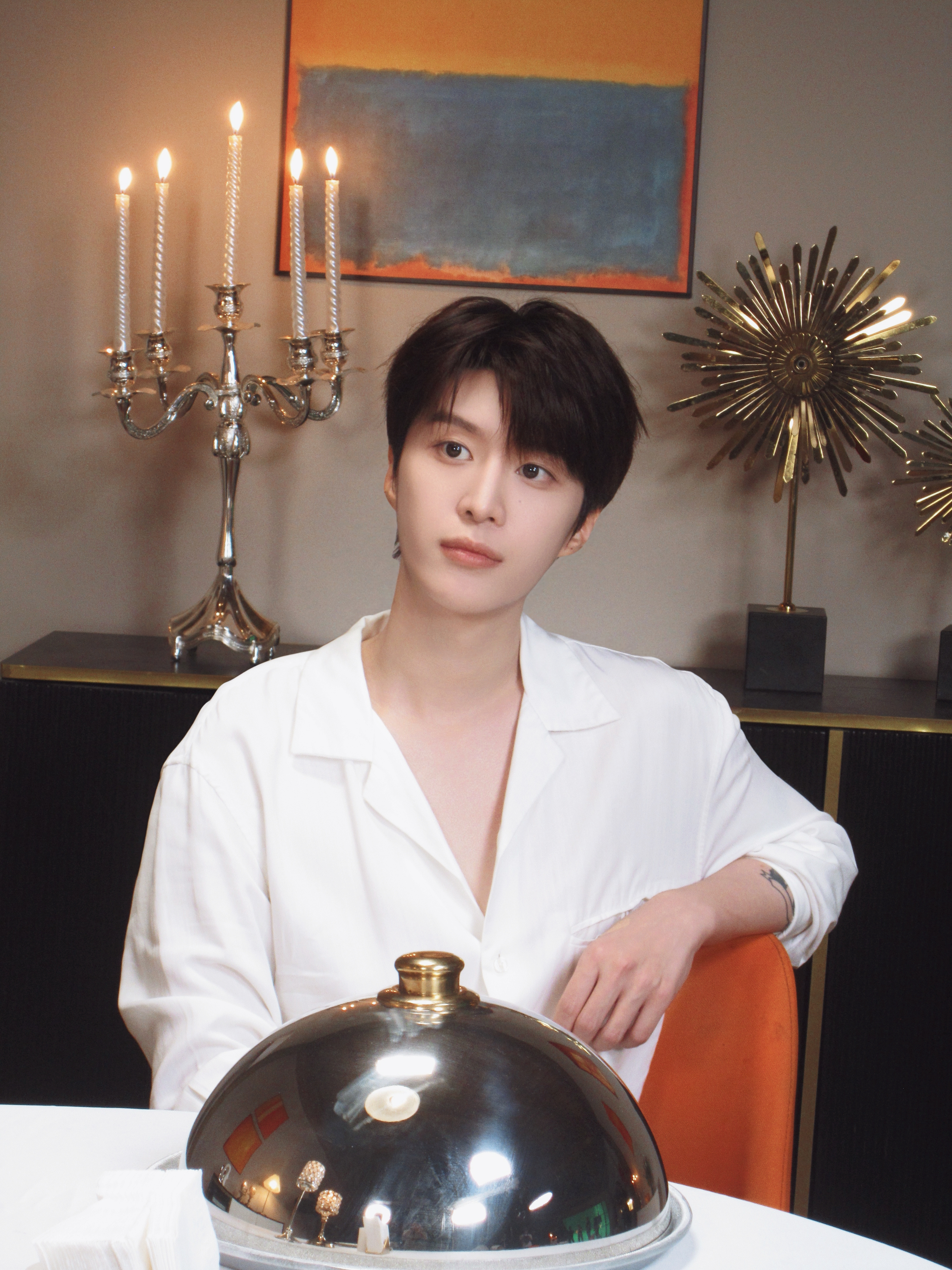 范丞丞小说里走出来的贵公子 救命，这个完全就是从小说里走出来的贵公子呀，白衬衫造