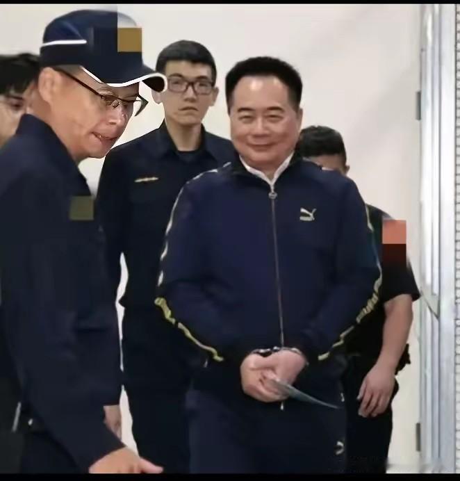 蔡正元身在狱中，特意让家属公开探监名单。但我觉得，这无声的一问，才是整张名单中最