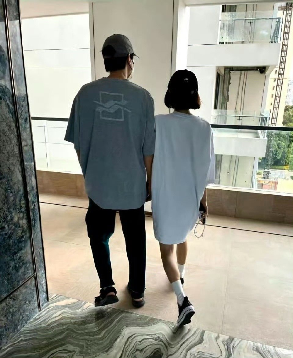 秦岚去魏大勋家两个人在一起是网友说的两个人分手也是网友说的……现在两个人又在一起
