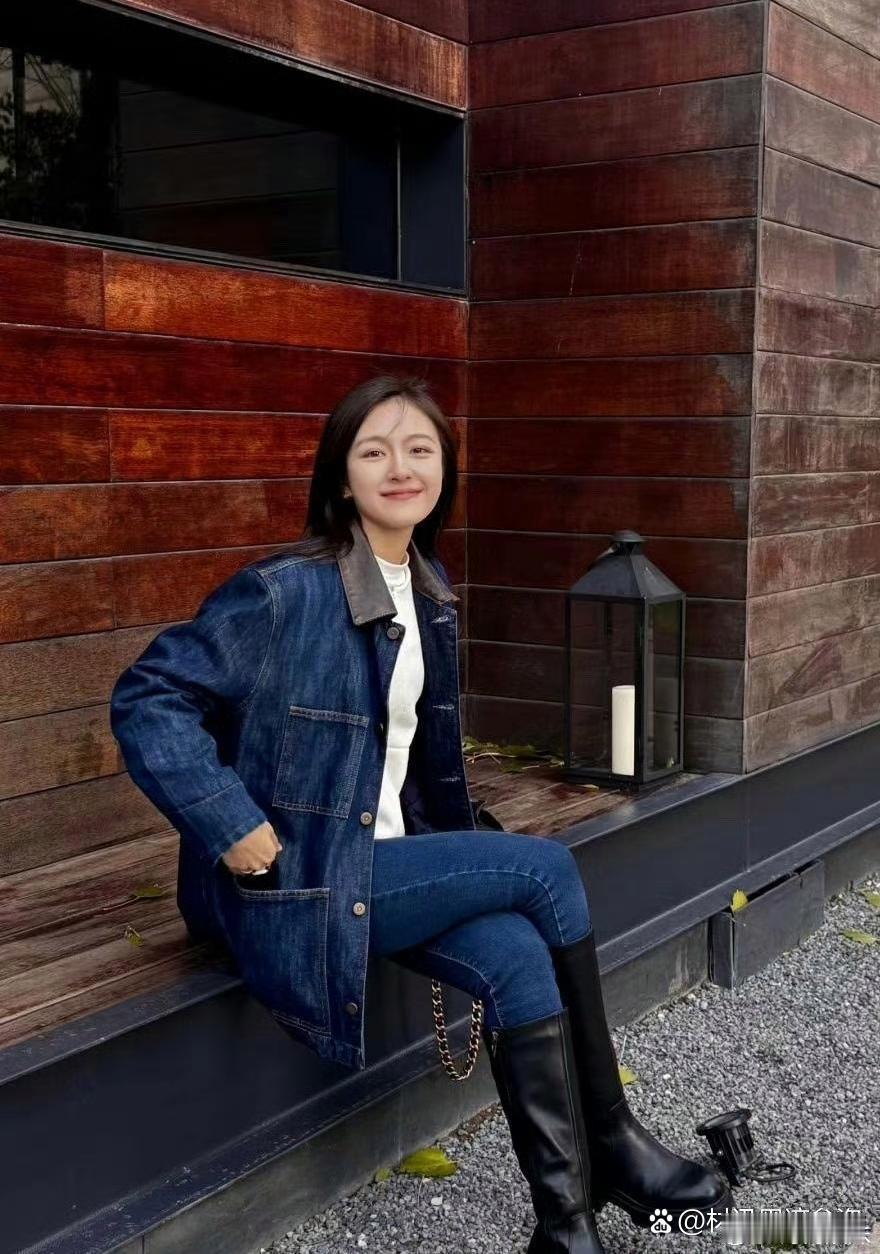 今年流行长筒靴啦！看李兰迪都穿上了，真是帅气又随性 