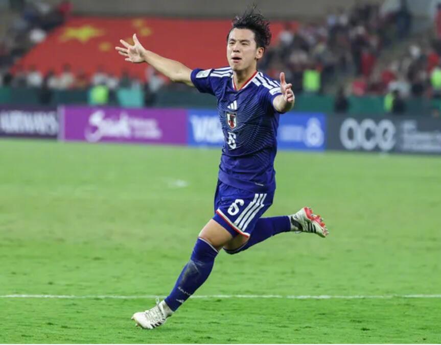 u23国足vs日本 u23国足0比4日本队 【小仓幸成：连大两岁的对手都无法应付