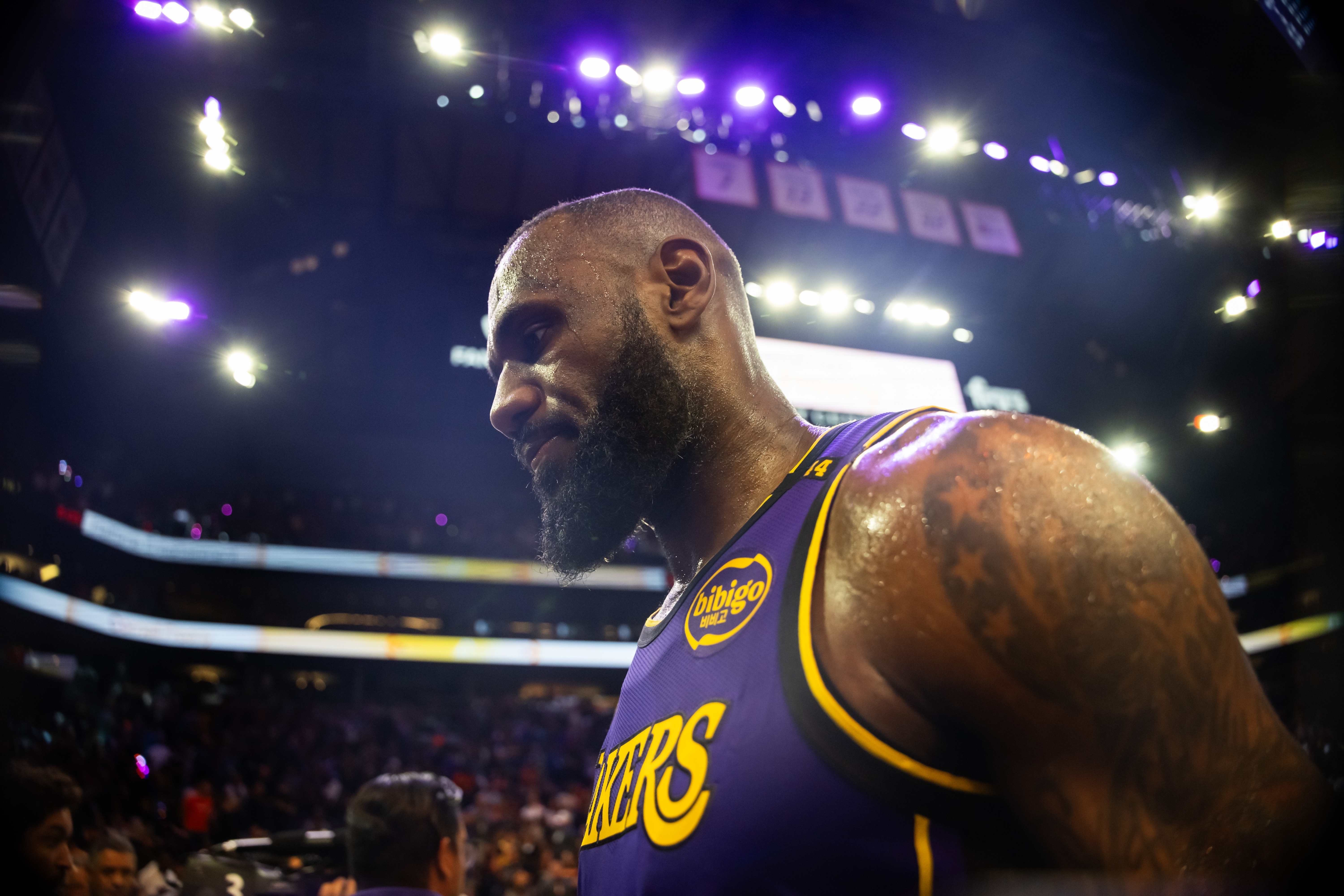 詹姆斯湖人费舍尔总冠军NBA费舍尔：别说得好像老詹在湖人什么都没做，近8年能拿1