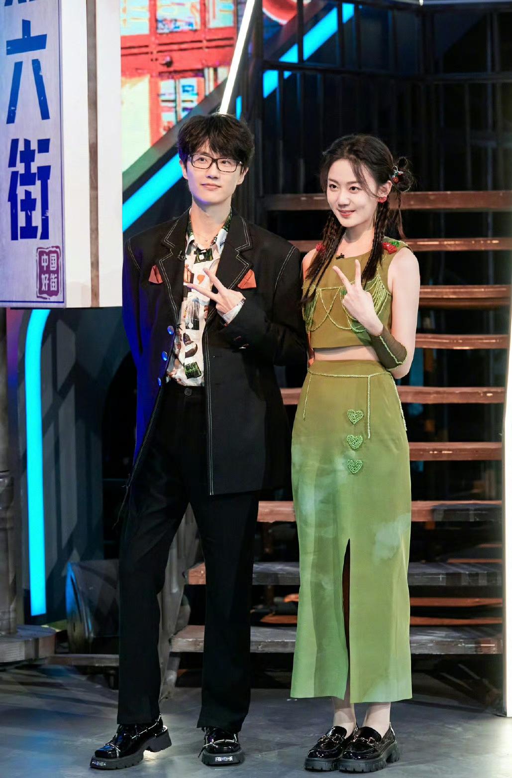都说错了，
许嵩冯禧结婚，
根本不是冯禧幸运，而是许嵩撞大运了。

冯禧可不是普