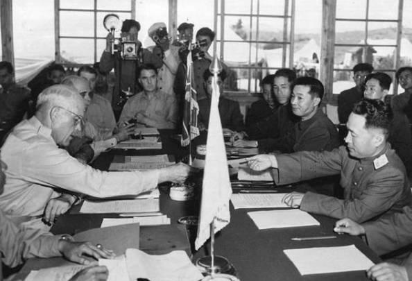建国初乔冠华称呼一人为老头子，周总理怒斥：不知道自己几斤几两

“李部长，昨晚的