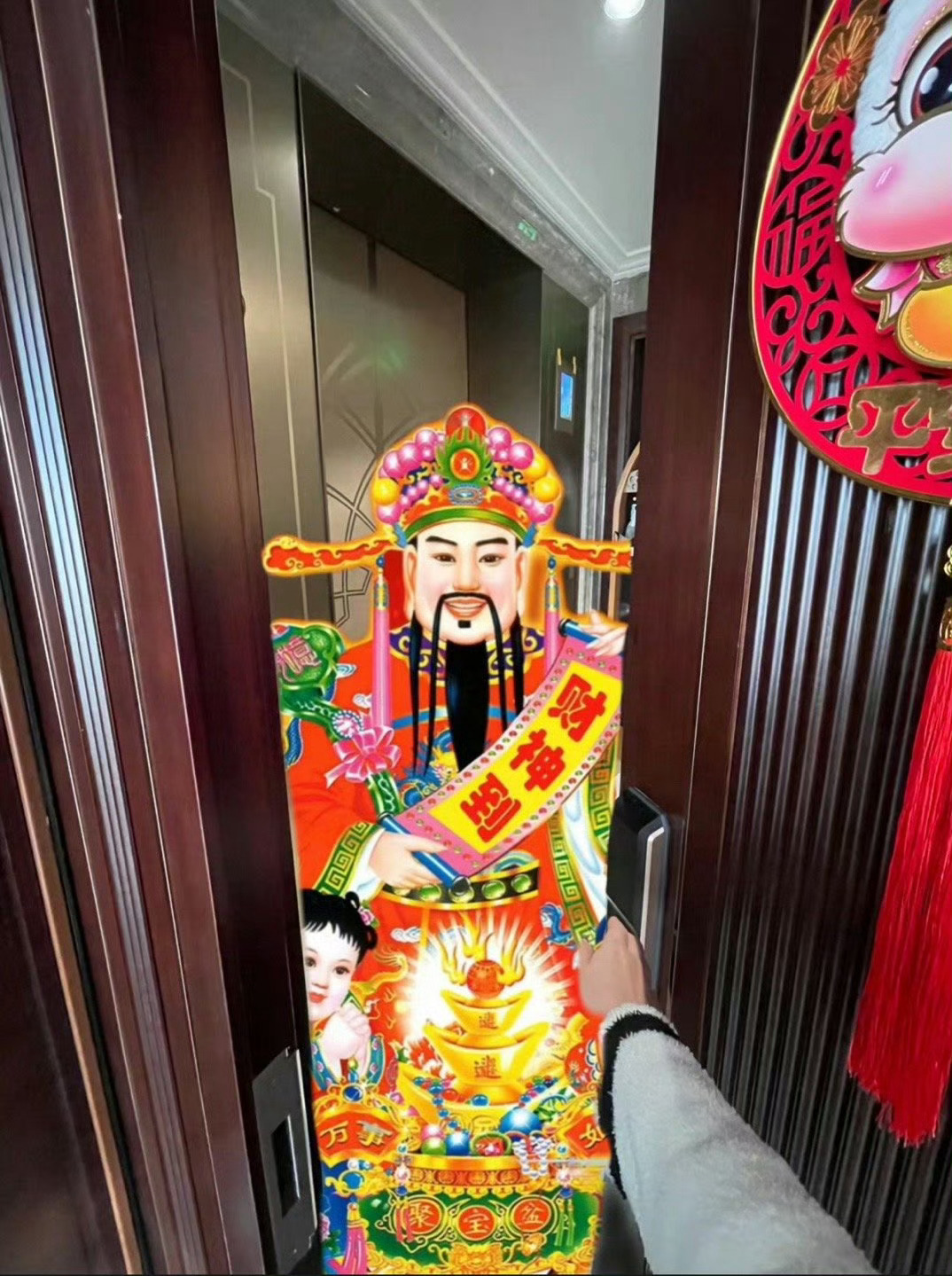 开门财神爷请不要无视，说明你的运势开始上升 