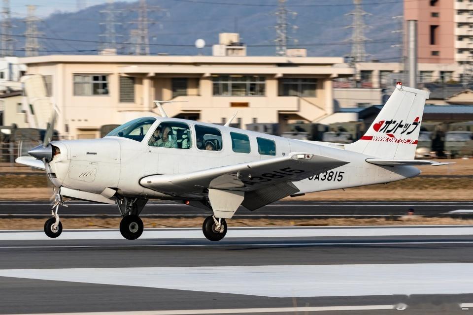 昨天非法进入中方钓鱼岛领空的日本民用飞机就是这架机号为JA3815的比奇“Bon