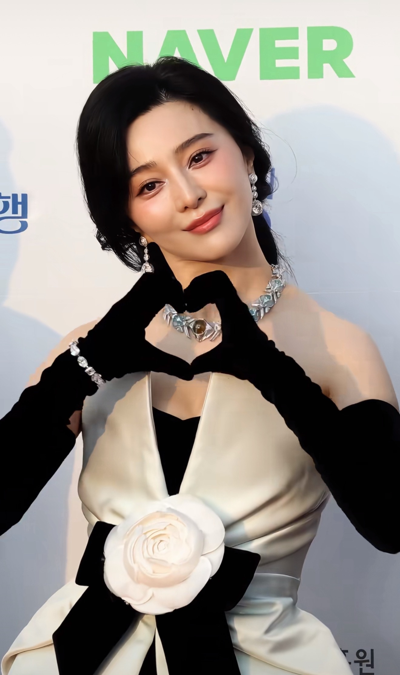 我锁去韩国走红毯了额…已熟练韩式比心生图美成这样吗 