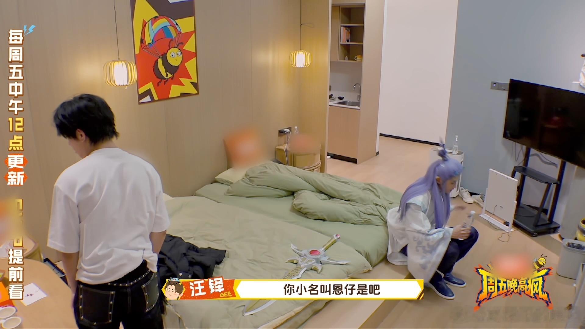 汪铎贴脸穆祉丞这段互动完全是朋友间日常唠嗑的状态，汪铎随口留意到身材变化，玩梗式