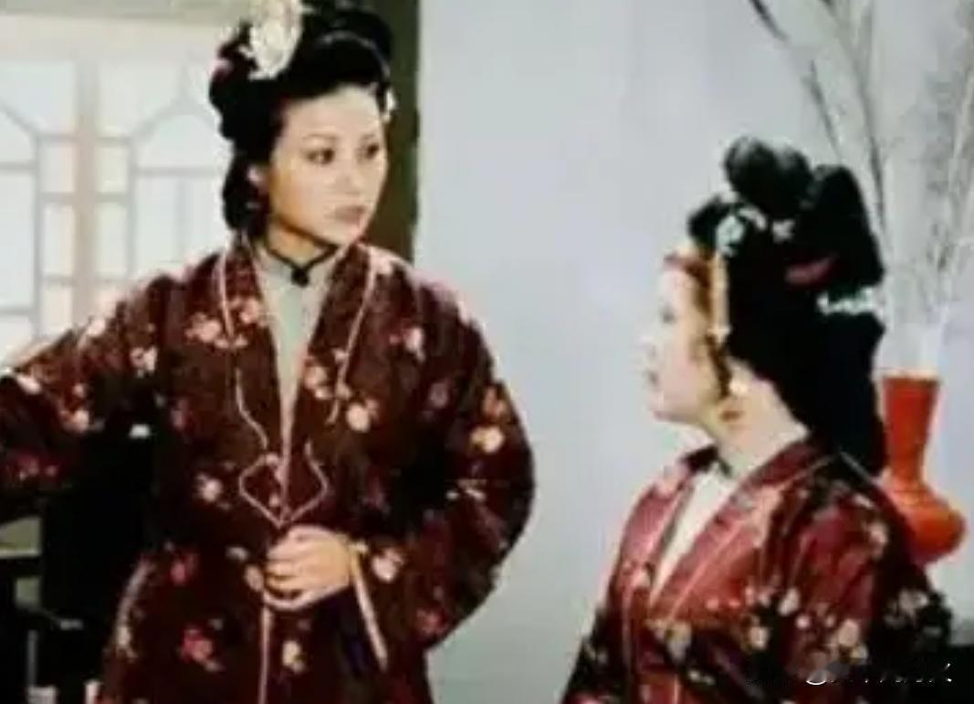 看红楼梦，有一处不明白
为什么王熙凤能指着赵姨娘骂？虽然说王熙凤是正妻，赵姨娘是