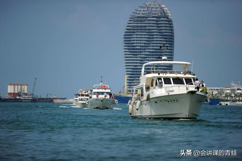 三亚到底好在哪里？那可太多了！它是中国唯一的热带海滨旅游城市，气候干爽，空气负氧