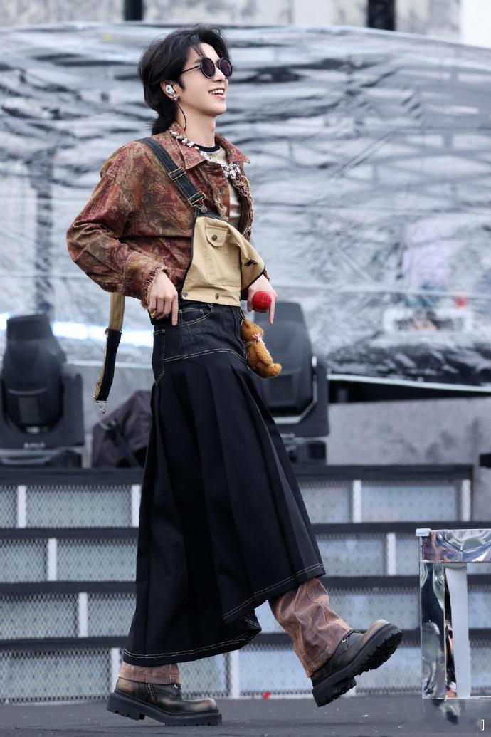 #华晨宇 包容和理解是一生的课题#华晨宇真有见地，成长不同人生不同，包容理解能打