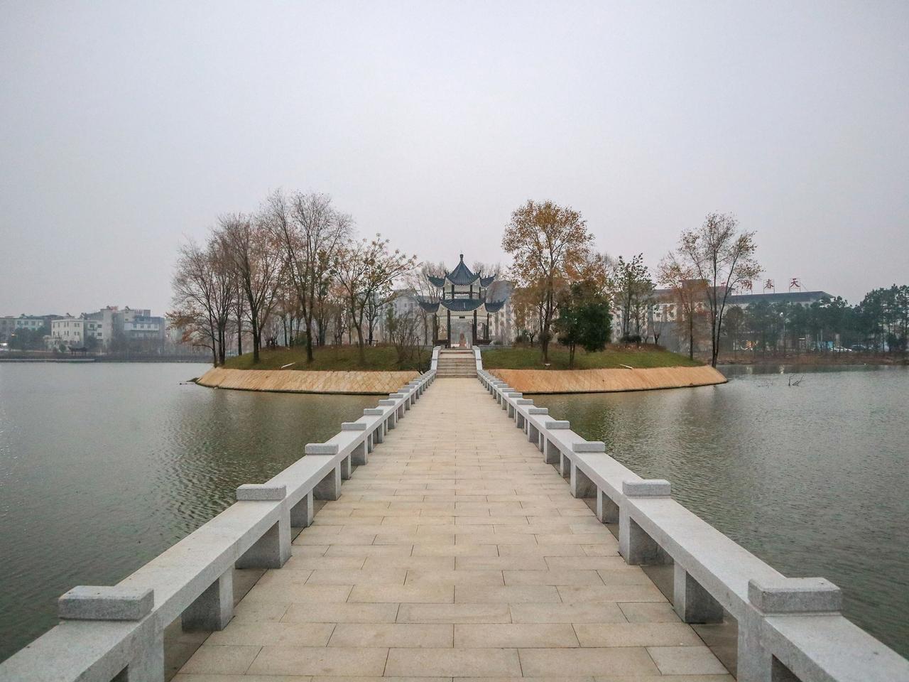 今天来到了河南省信阳市，淮滨县的东西湖景区，整个景区水域面积达到了3000亩，中