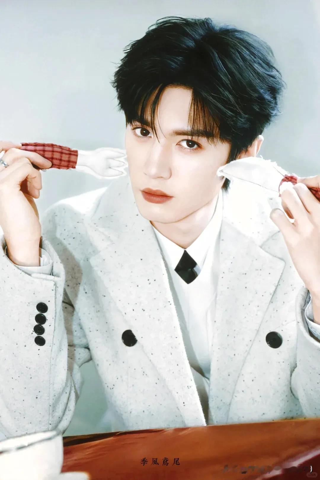 名利场众生相：顶流焦虑、亲情缺失与过气者的挣扎“求生”

在娱乐圈这个看似光鲜亮