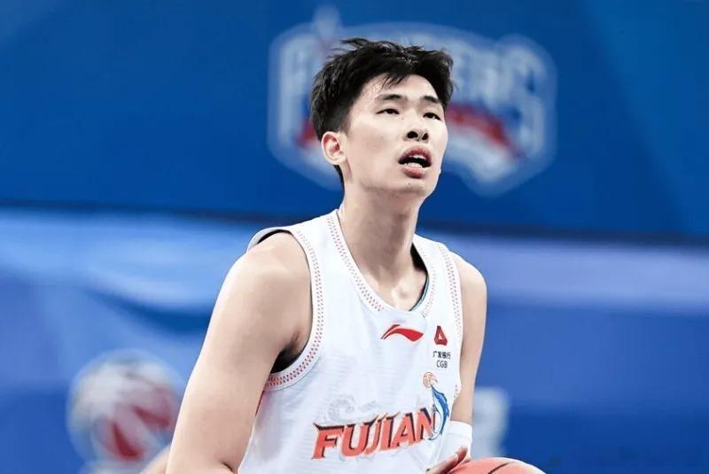 邹阳22分5篮板！福建惊险拿下胜利CBA季前赛，福建与四川打得难解难分，最终福建