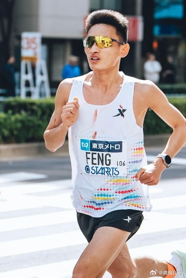 你们看到今天丰配友拼到流鼻血了吗？马拉松后半程，人体处于极度缺氧和疲劳状态，因为