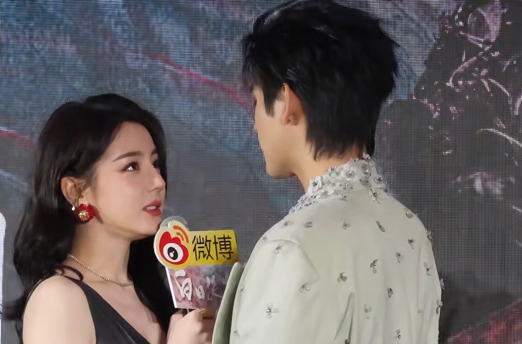 直面迪丽热巴的压力这谁顶得住啊！！直面迪丽热巴的压力，压迫感好强 