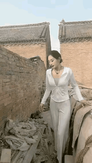 山沟里飞出金凤凰。